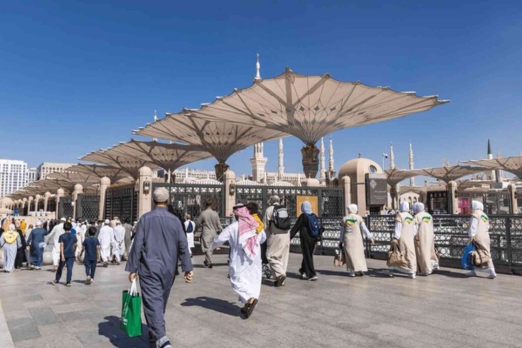 How To Avoid Crowds During Peak Seasons In Madinah