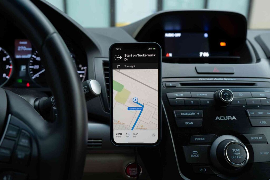 How to Use GPS and Navigation in Rental Cars While in Madinah