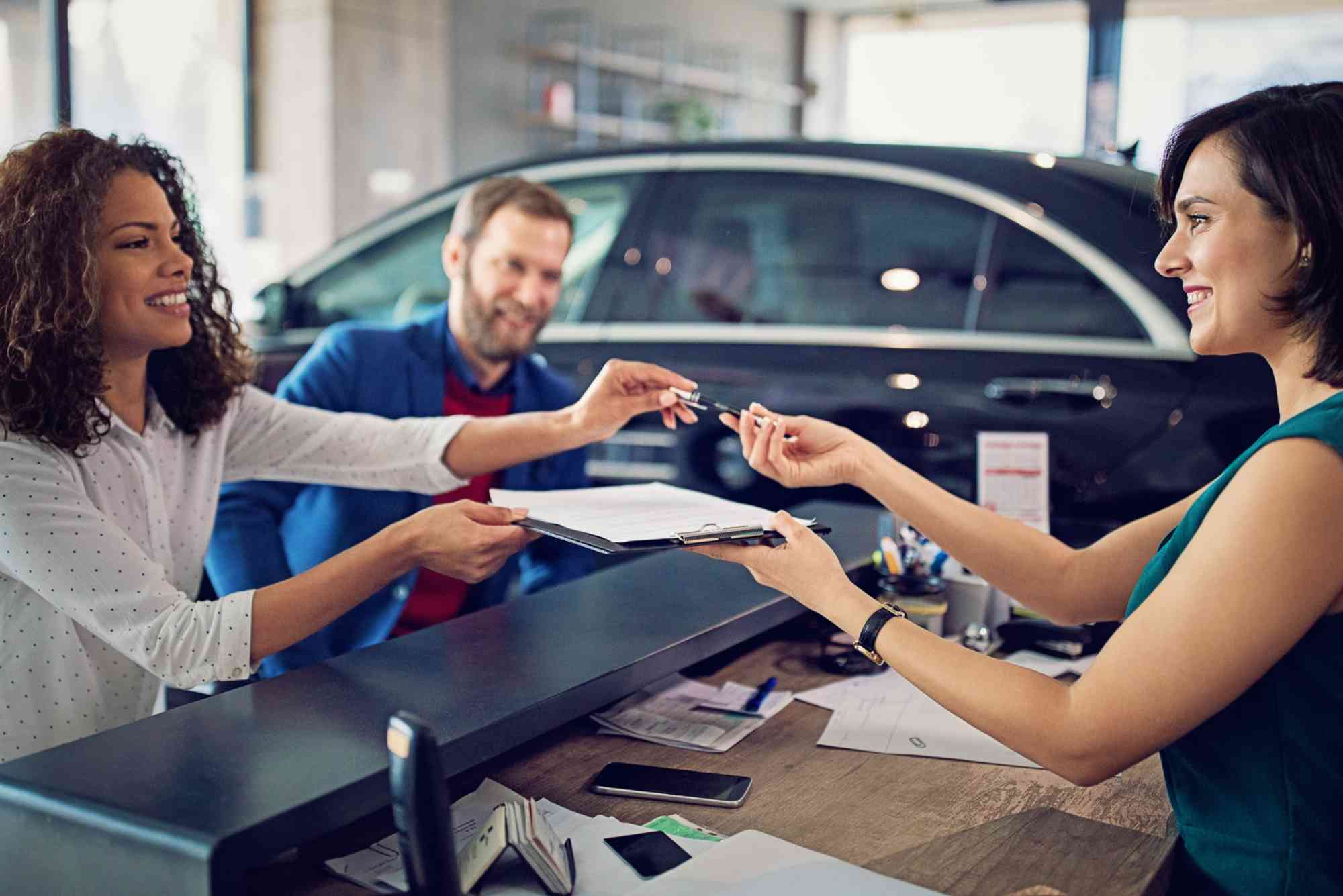 Why Renting a Car Offers More Flexibility Than Public Transport.